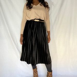 Women’s velvet pleated skirt